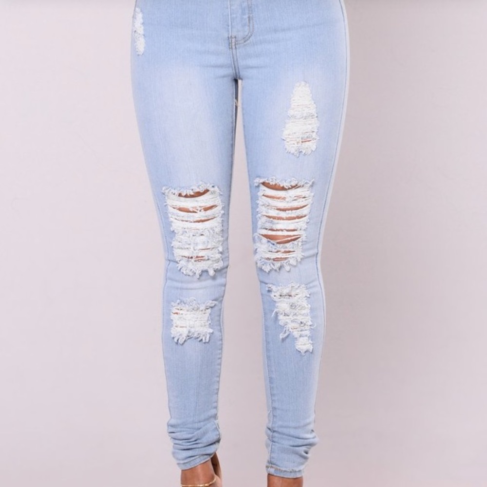 Fashion nova distressed jeans (new)